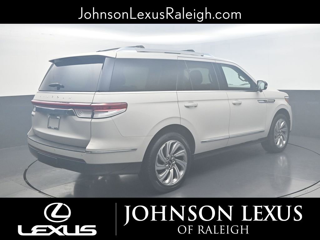 Used 2023 Lincoln Navigator Reserve image 9