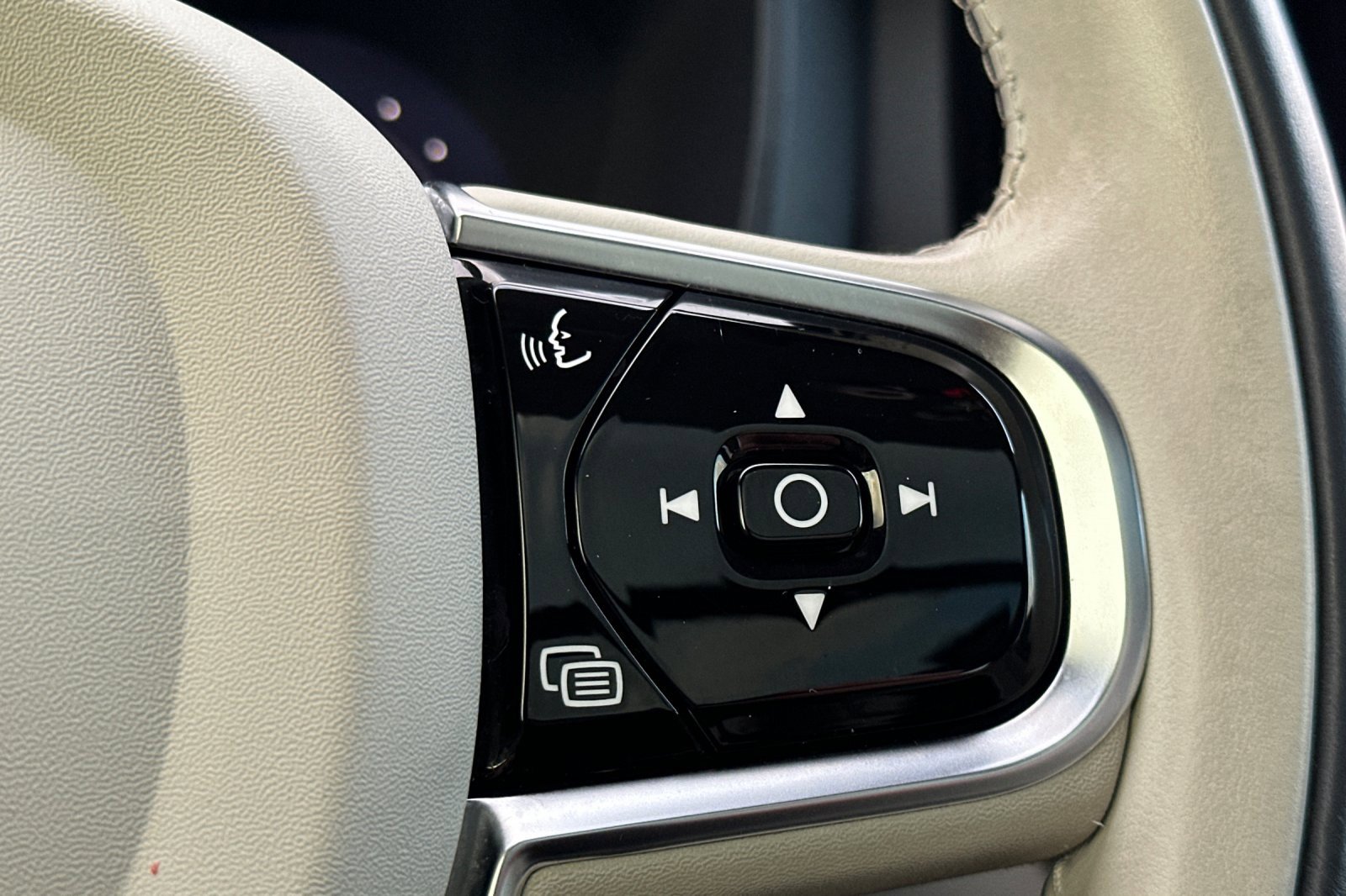 Used 2023 Volvo XC60 T8 Ultimate image 28