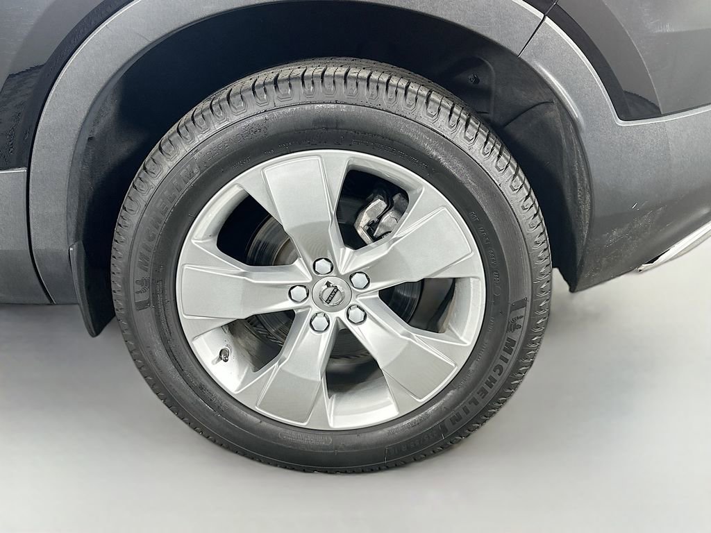 Used 2022 Volvo XC40 T4 Momentum image 33