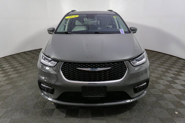 Used 2021 Chrysler Pacifica Touring-L image 4