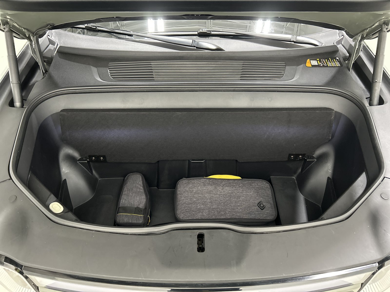 Used 2022 Rivian R1S Launch Edition Quad AWD/4WD image 14