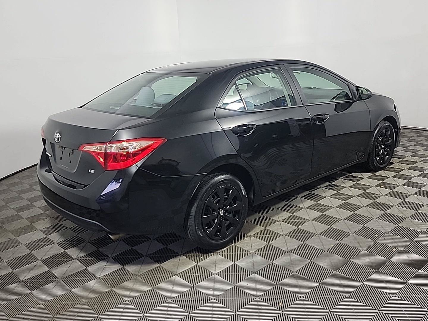 Used 2019 Toyota Corolla LE FWD image 4