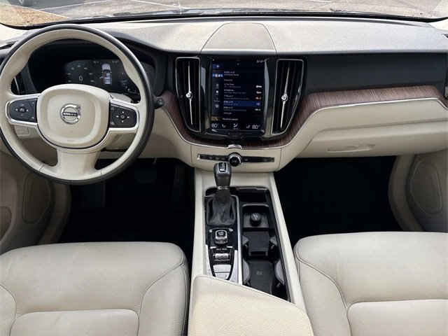 Used 2021 Volvo XC60 T5 Momentum w/ Premium Package image 17