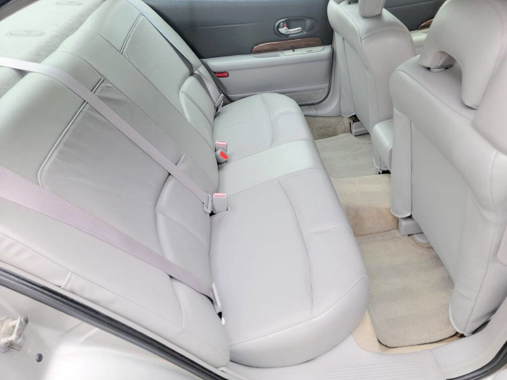 Used 2004 Buick Le Sabre Custom w/ Platinum Edition FWD image 21