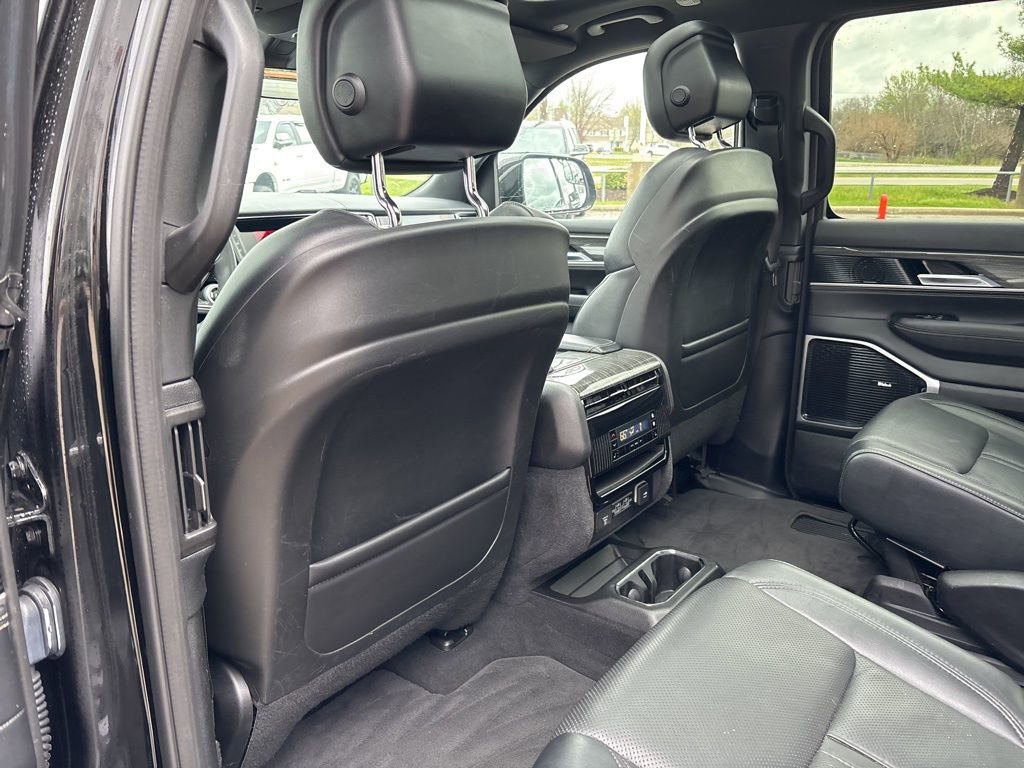 Used 2022 Jeep Wagoneer Series III w/ Premium Group I AWD/4WD image 40