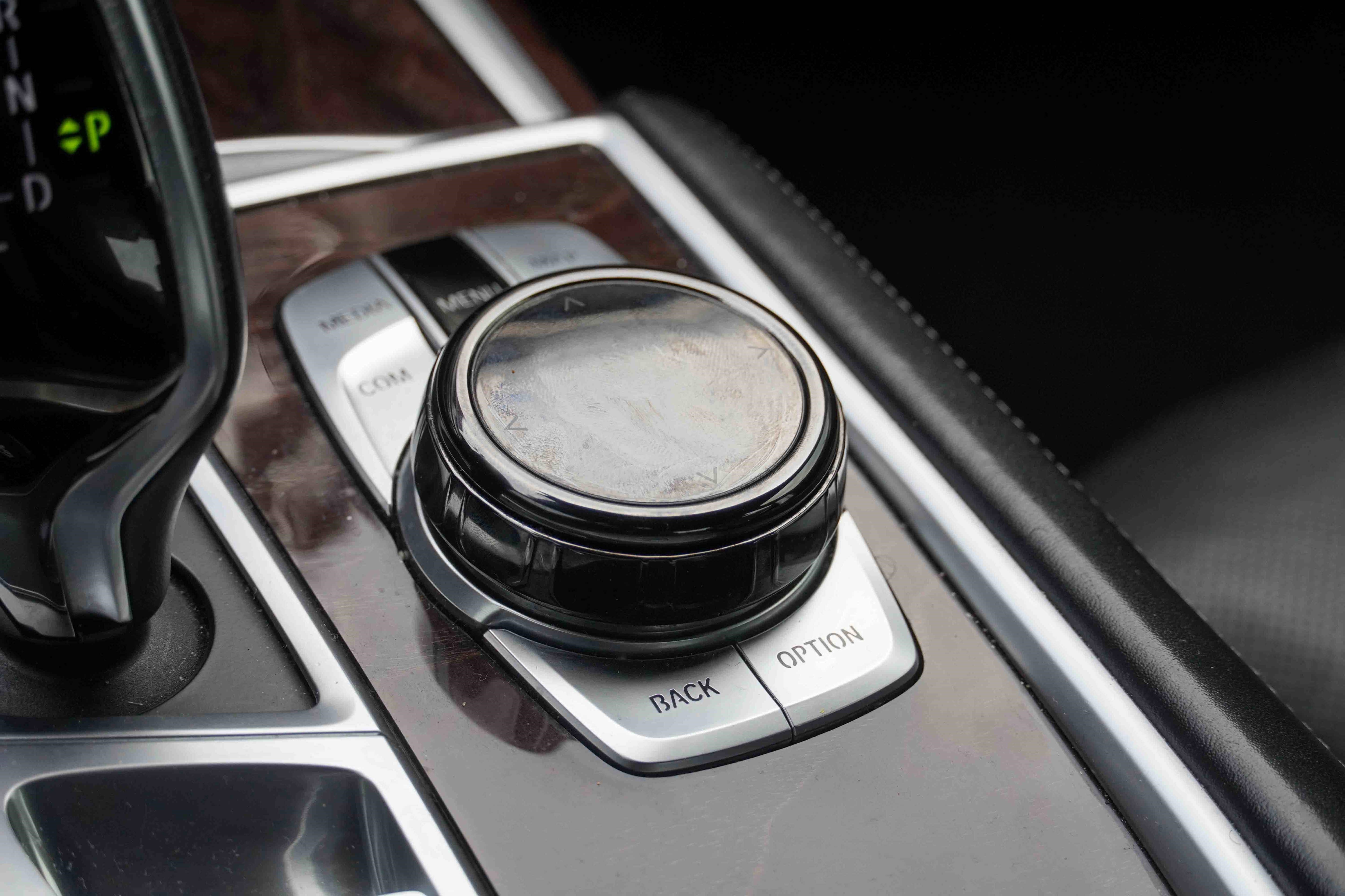 Used 2019 BMW 740i w/ Executive Package image 32