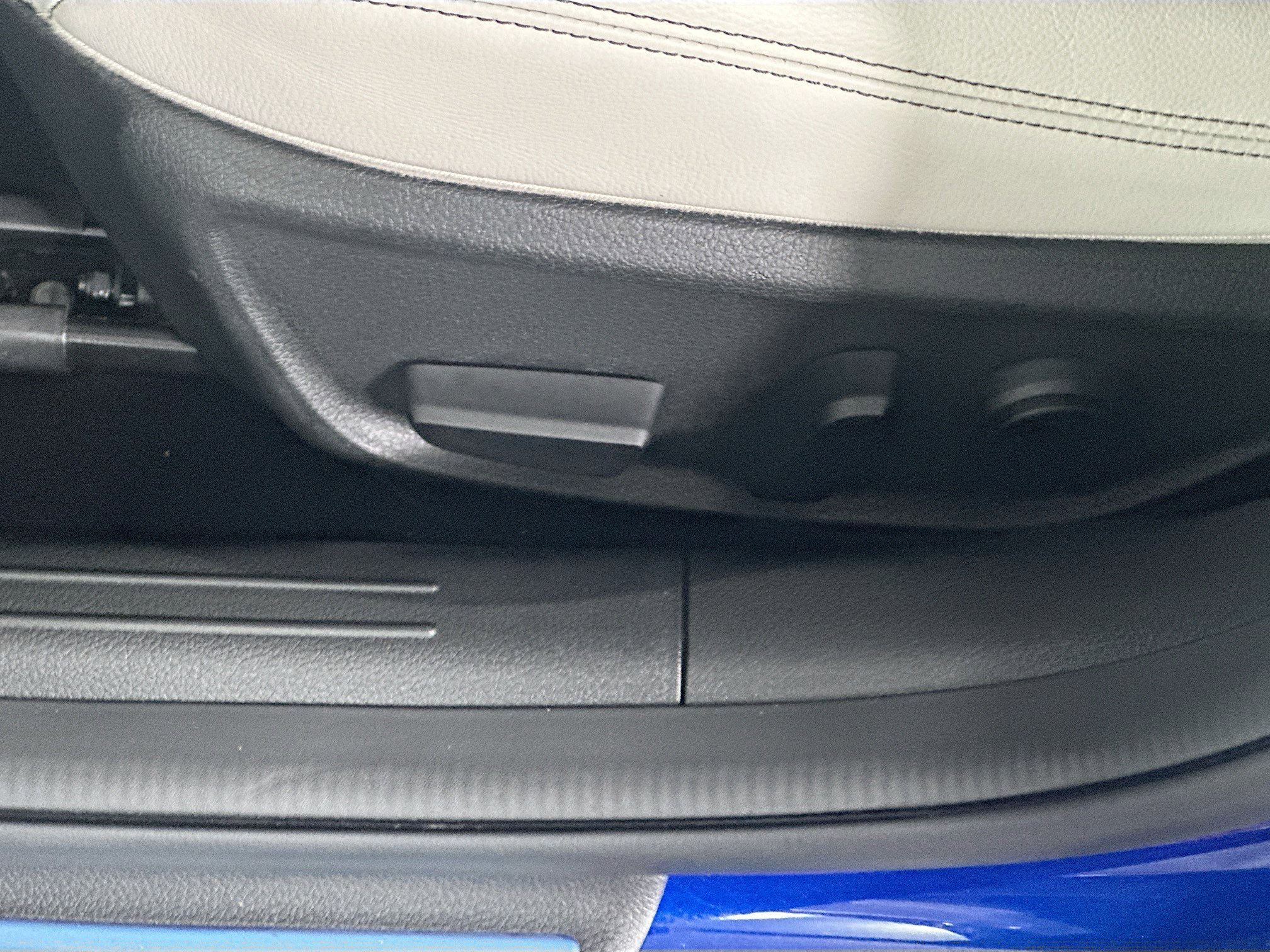 Used 2025 Genesis G70 2.5T w/ Sport Prestige Package image 13