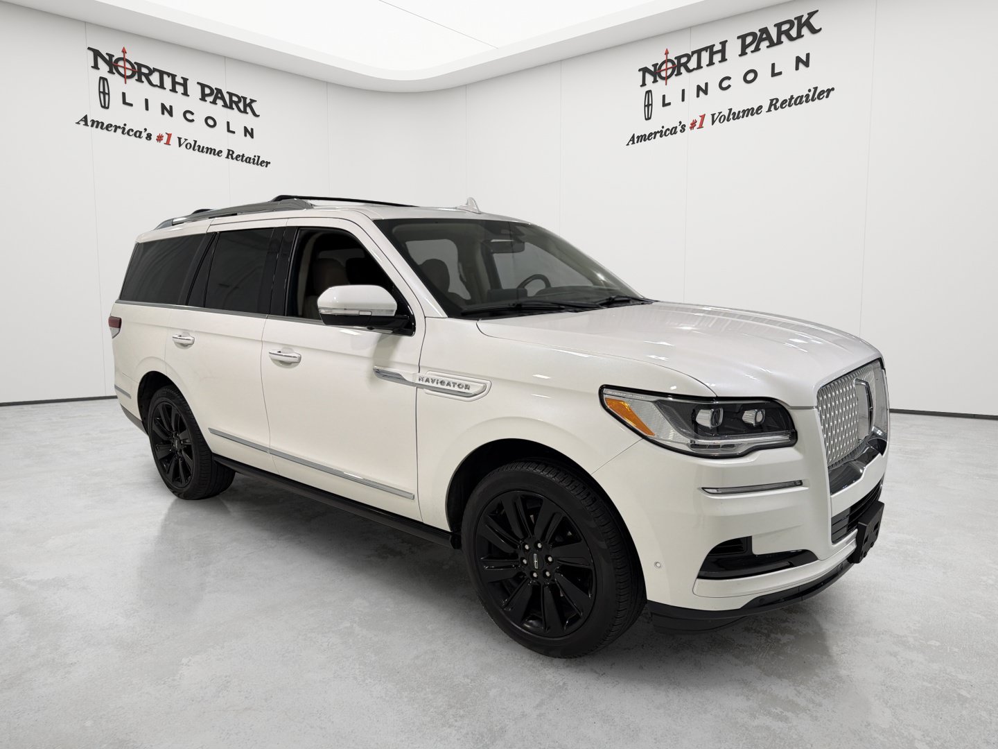 Used 2022 Lincoln Navigator Reserve AWD/4WD image 6