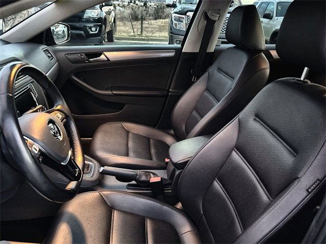 Used 2017 Volkswagen Jetta SE image 11