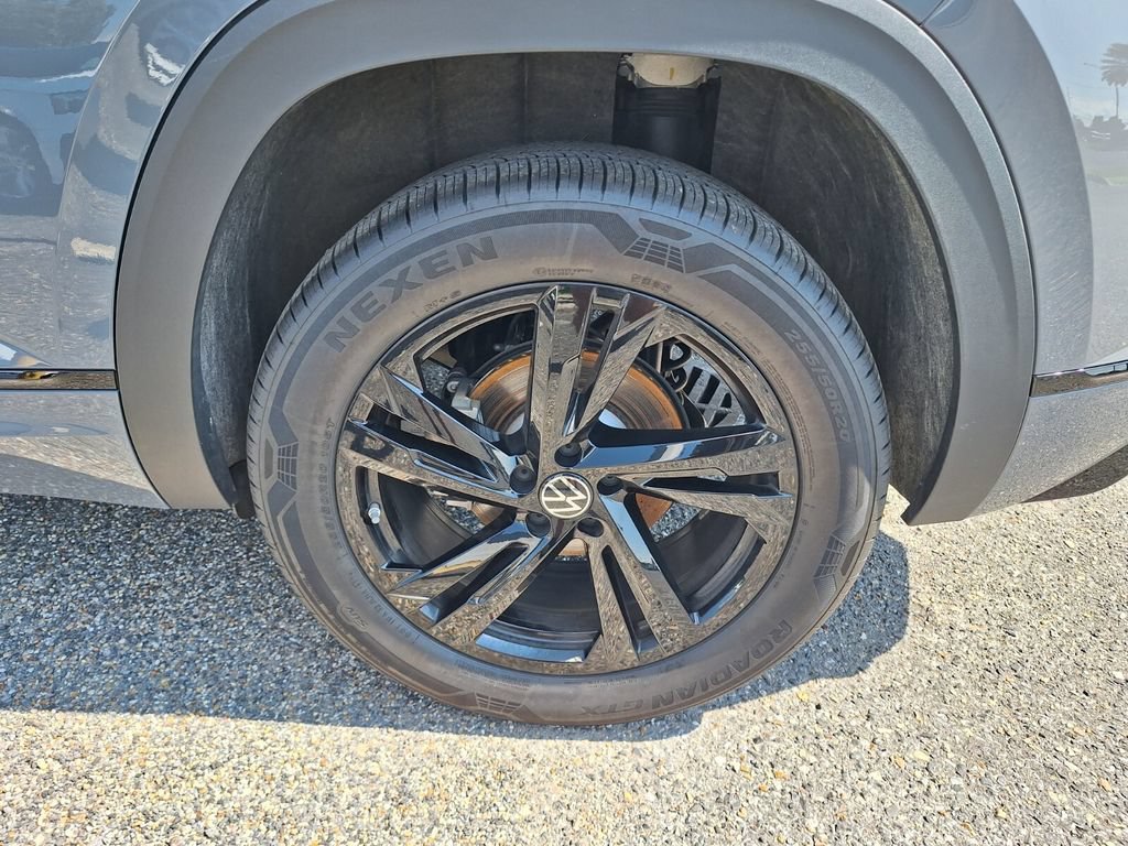 Used 2026 Volkswagen Atlas Cross Sport SEL R-Line AWD/4WD image 24