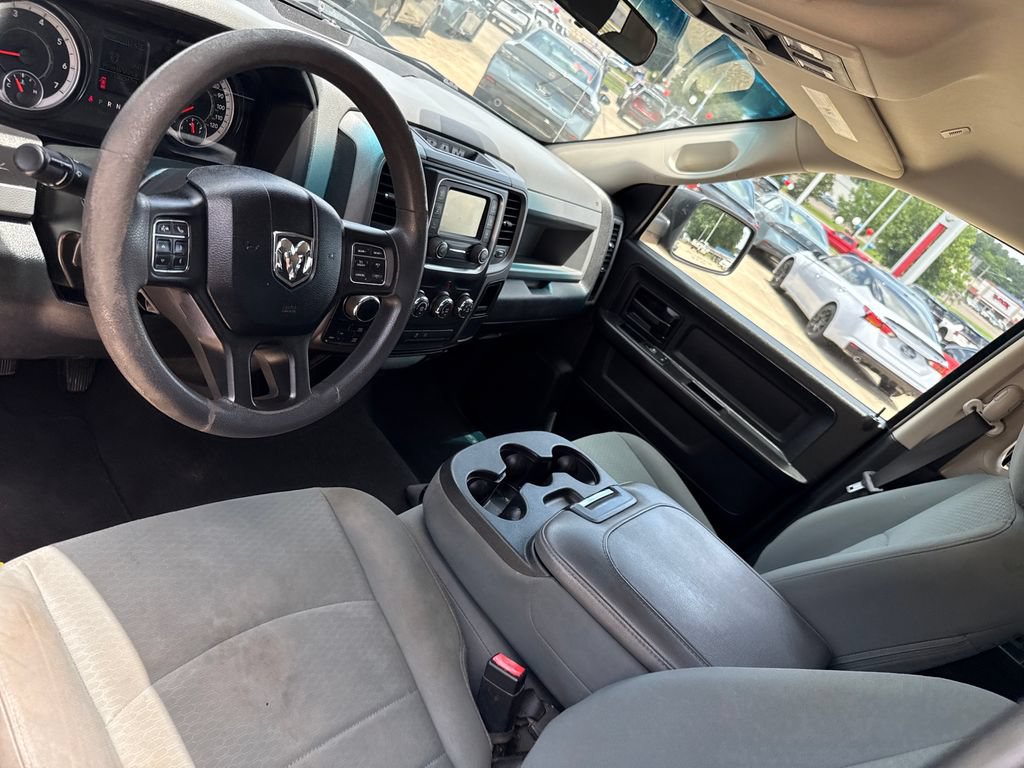 Used 2018 RAM 1500 Express w/ Black Ram 1500 Express Group AWD/4WD image 23