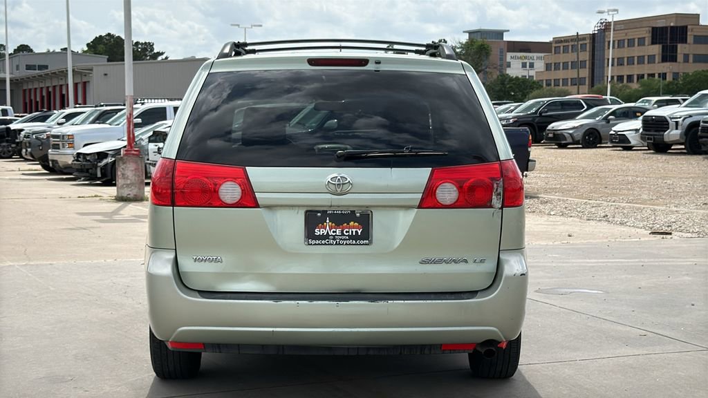 Used 2010 Toyota Sienna LE FWD image 6