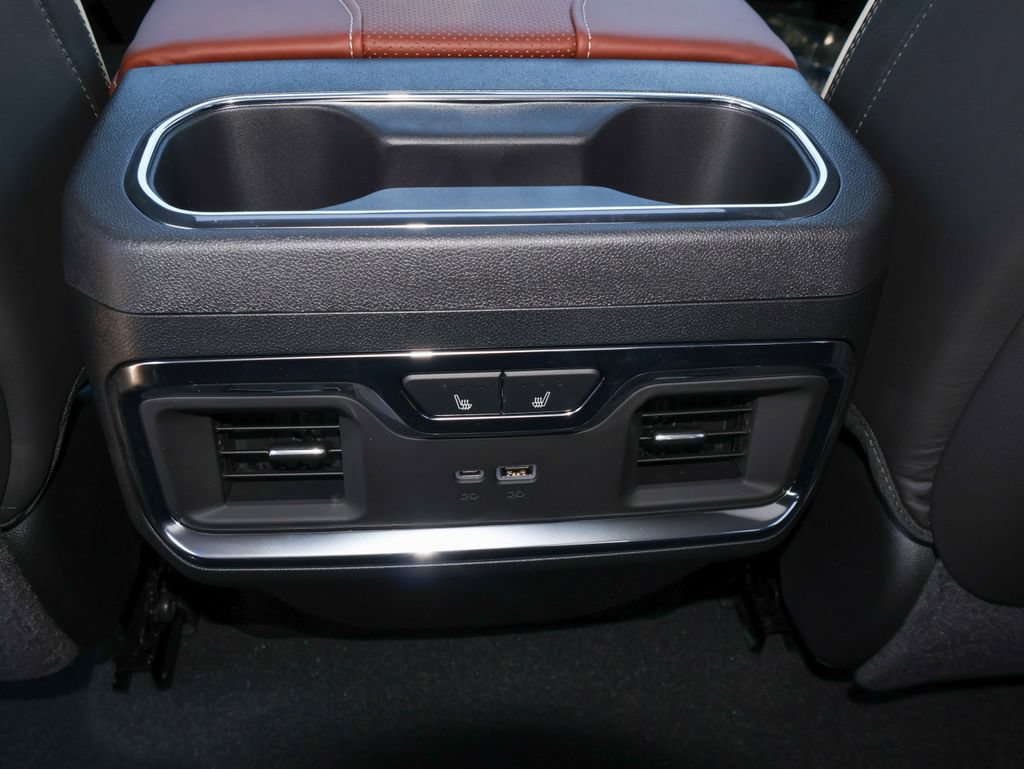 New 2026 GMC Sierra 3500 Denali Ultimate AWD/4WD image 13