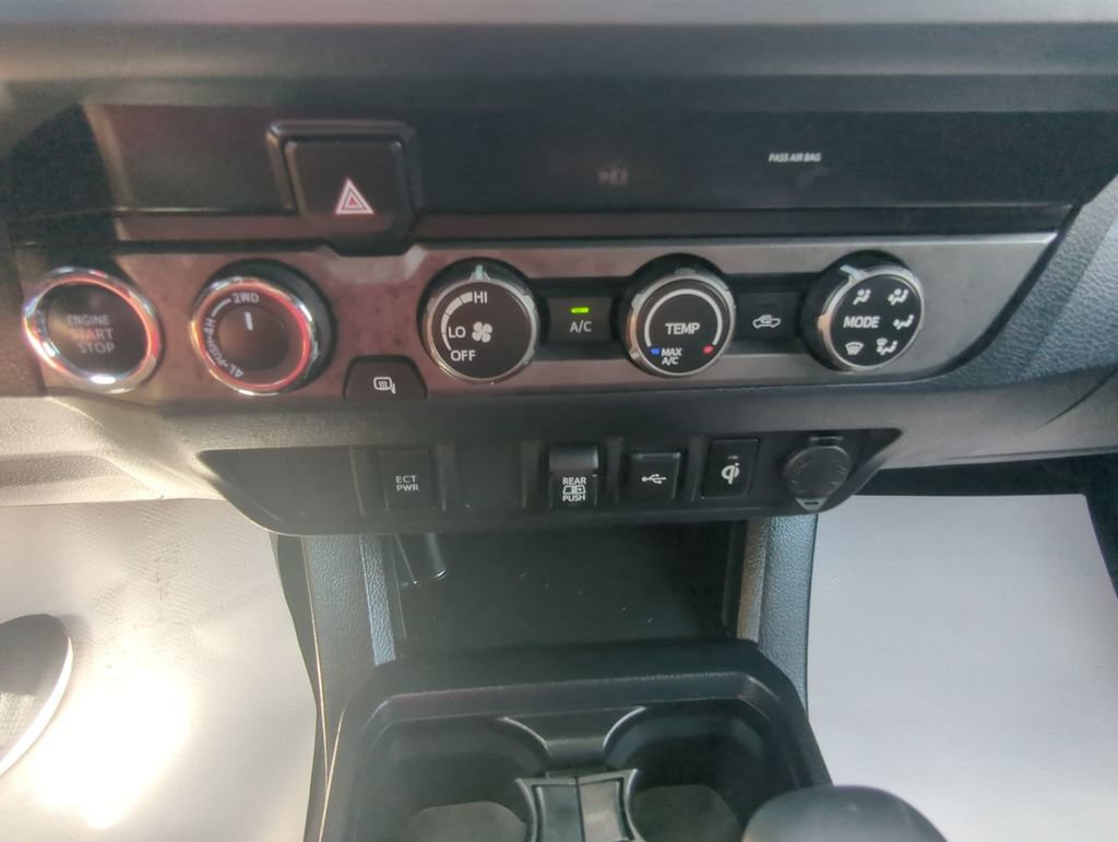 Used 2020 Toyota Tacoma TRD Off-Road AWD/4WD image 19