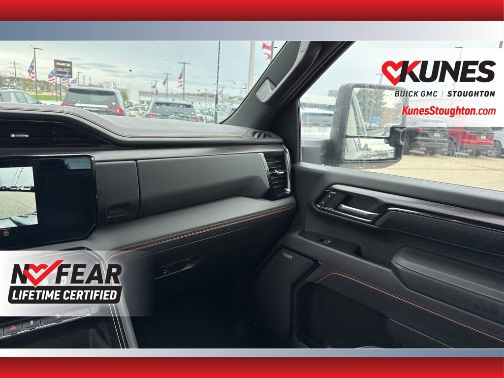 Used 2025 GMC Sierra 2500 AT4 image 43