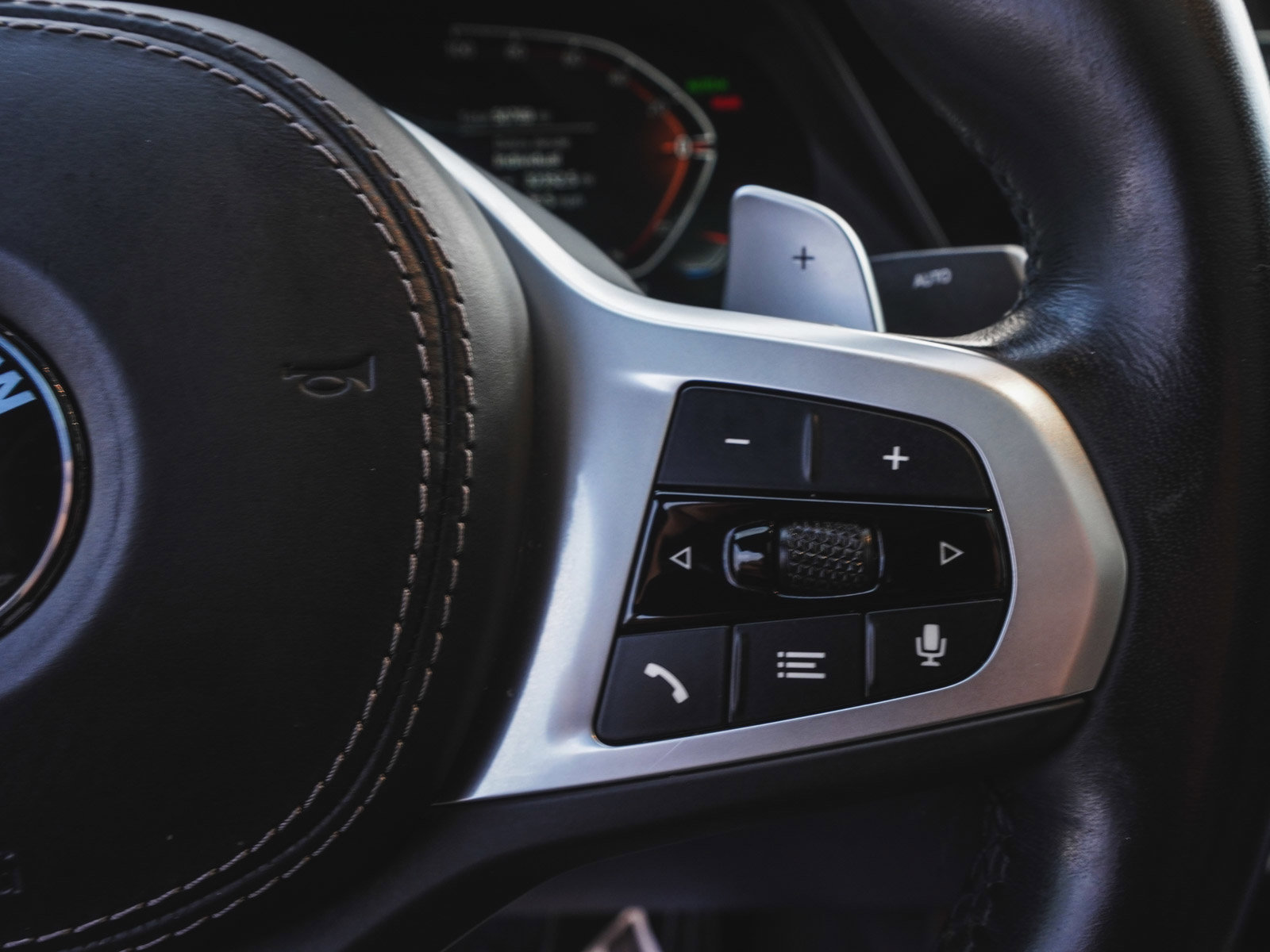 Used 2023 BMW X6 xDrive40i w/ M Sport Package image 23