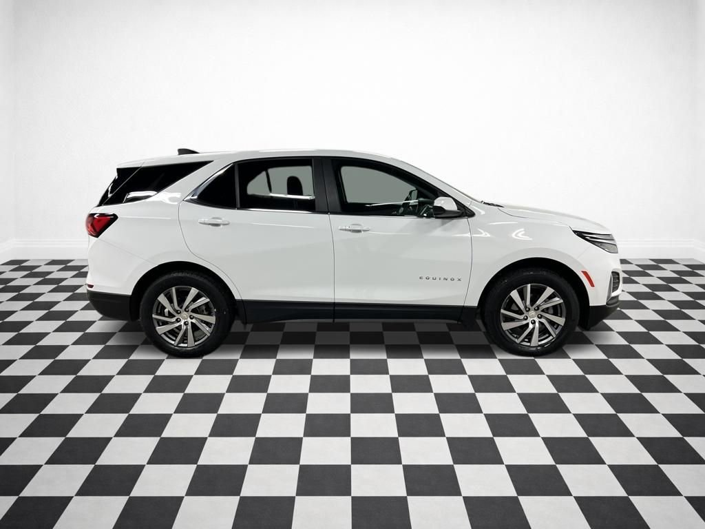 Used 2023 Chevrolet Equinox LT image 2