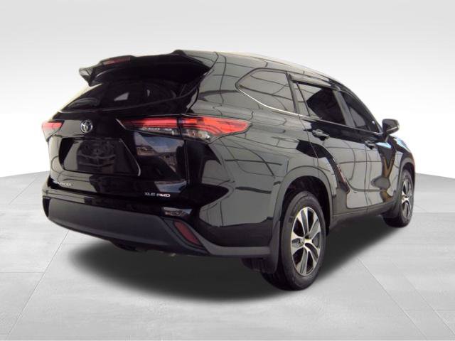 Used 2023 Toyota Highlander XLE AWD/4WD image 5