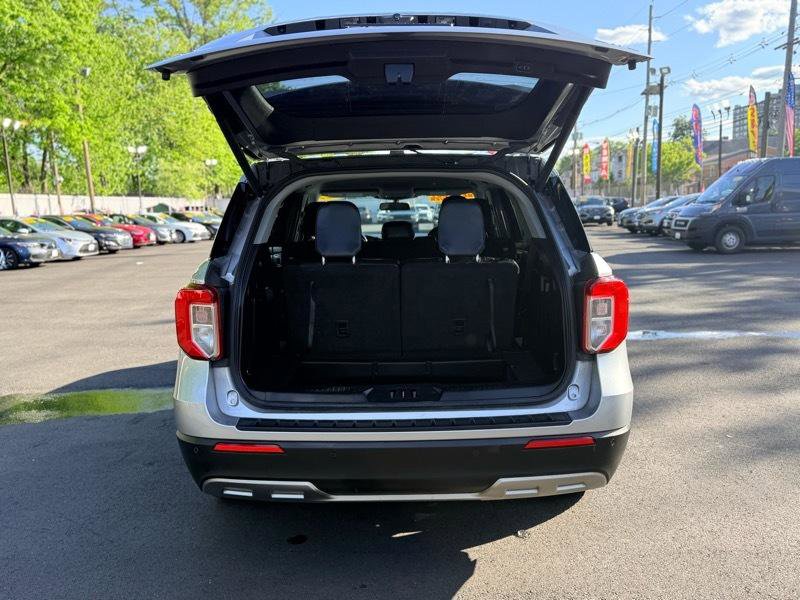 Used 2022 Ford Explorer XLT w/ Equipment Group 202A AWD/4WD image 8