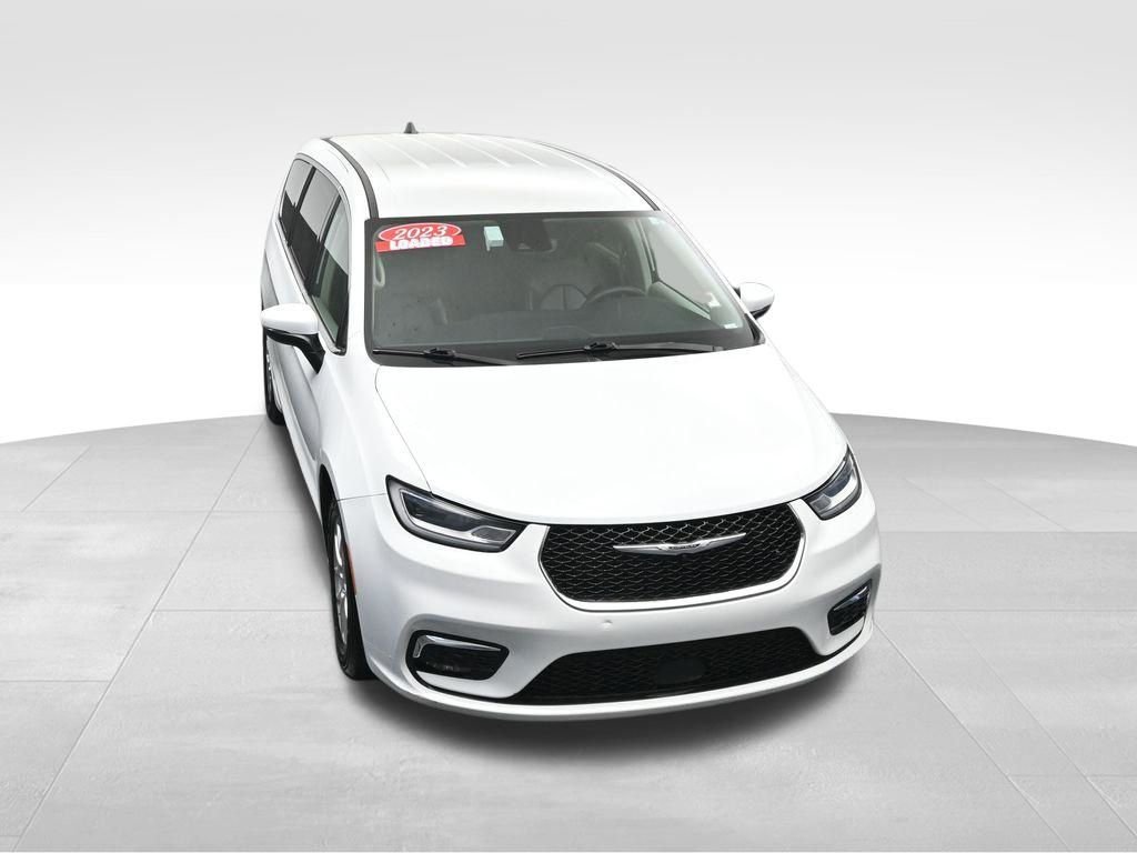 Used 2023 Chrysler Pacifica Touring-L image 43