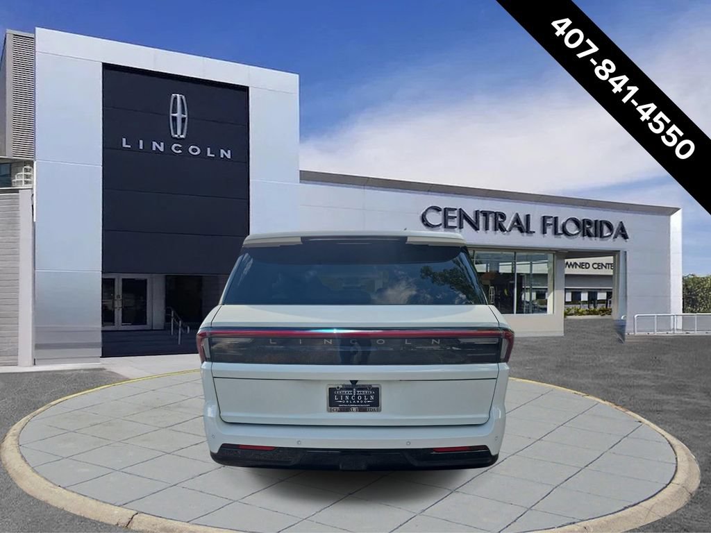 New 2027 Lincoln Navigator Premiere RWD image 4