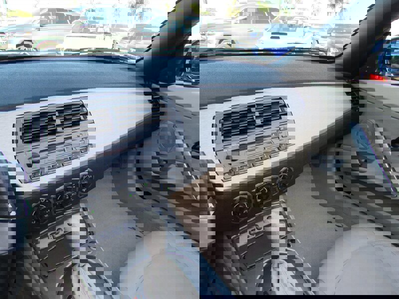 Used 2003 BMW Z4 2.5i image 12