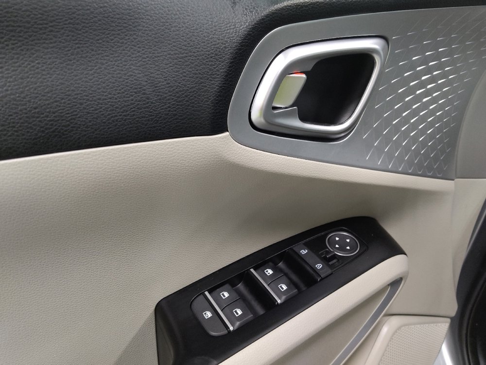 Used 2025 Kia Soul LX image 27