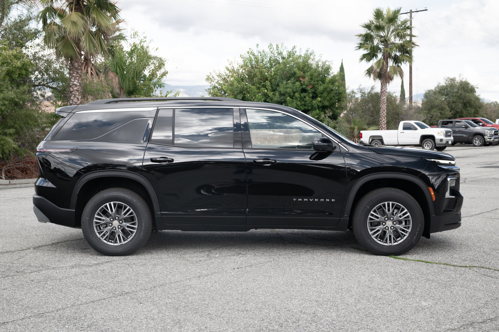 New 2026 Chevrolet Traverse LT w/ Driver Confidence Package image 3