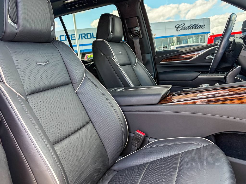 Used 2022 Cadillac Escalade Premium Luxury AWD/4WD image 35