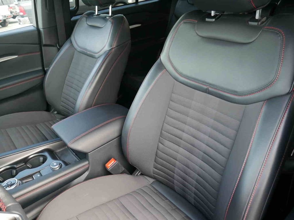 Used 2025 Ford Explorer ST-Line image 28