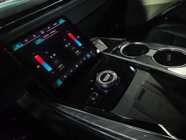 Used 2025 Cadillac Escalade IQ Luxury 2 w/ LPO, Premium Carpet Package image 30