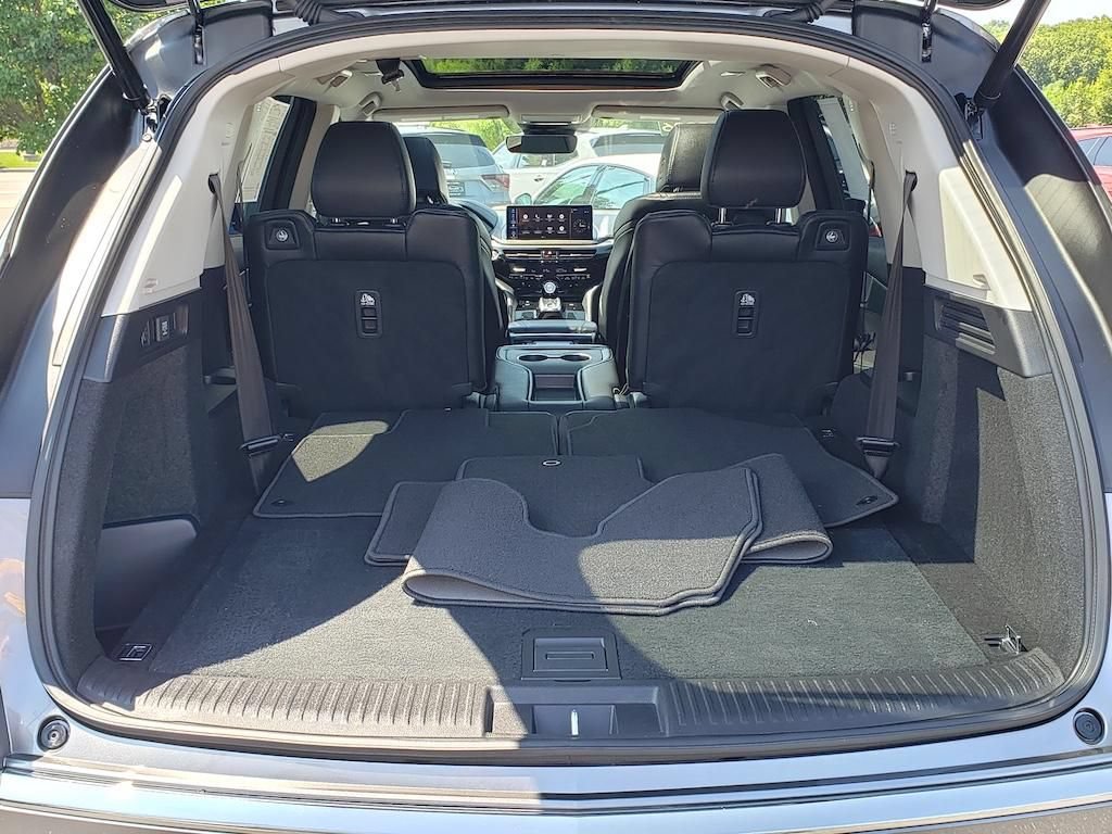 Certified 2026 Acura MDX SH-AWD image 9