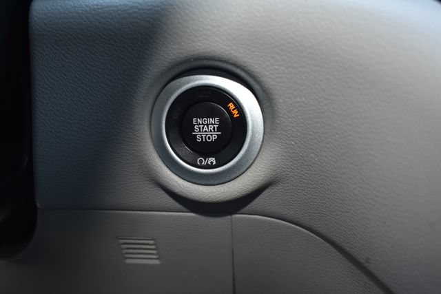 Used 2024 Chrysler Pacifica Touring-L FWD image 17