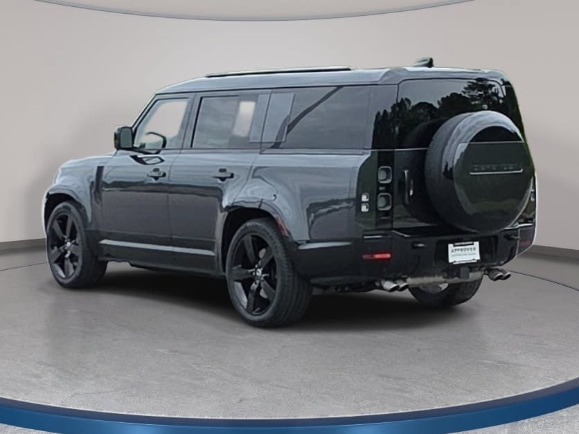 Used 2025 Land Rover Defender 130 V8 AWD/4WD image 7
