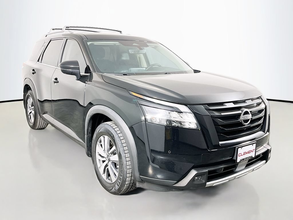 Used 2023 Nissan Pathfinder SL w/ Lighting Package (N92) FWD image 4