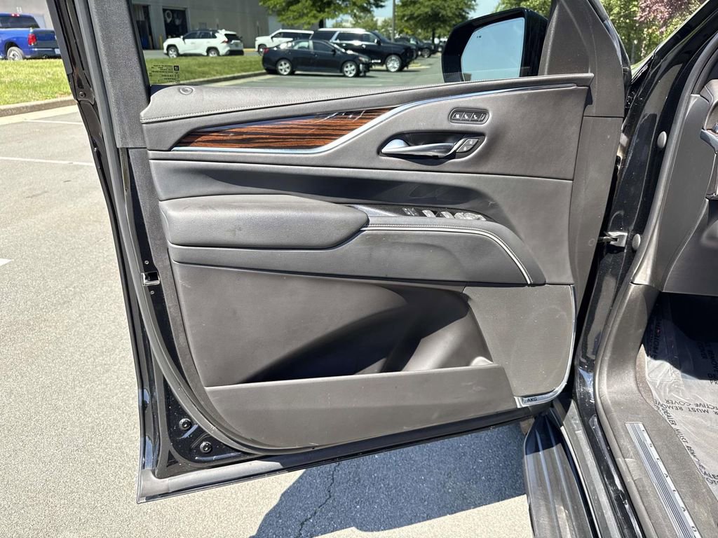 Used 2023 Cadillac Escalade ESV Premium Luxury AWD/4WD image 28