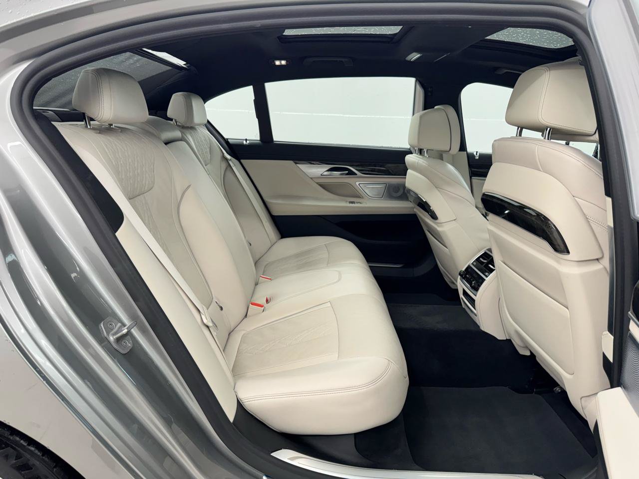 Used 2021 BMW 750i xDrive w/ Executive Package AWD/4WD image 19