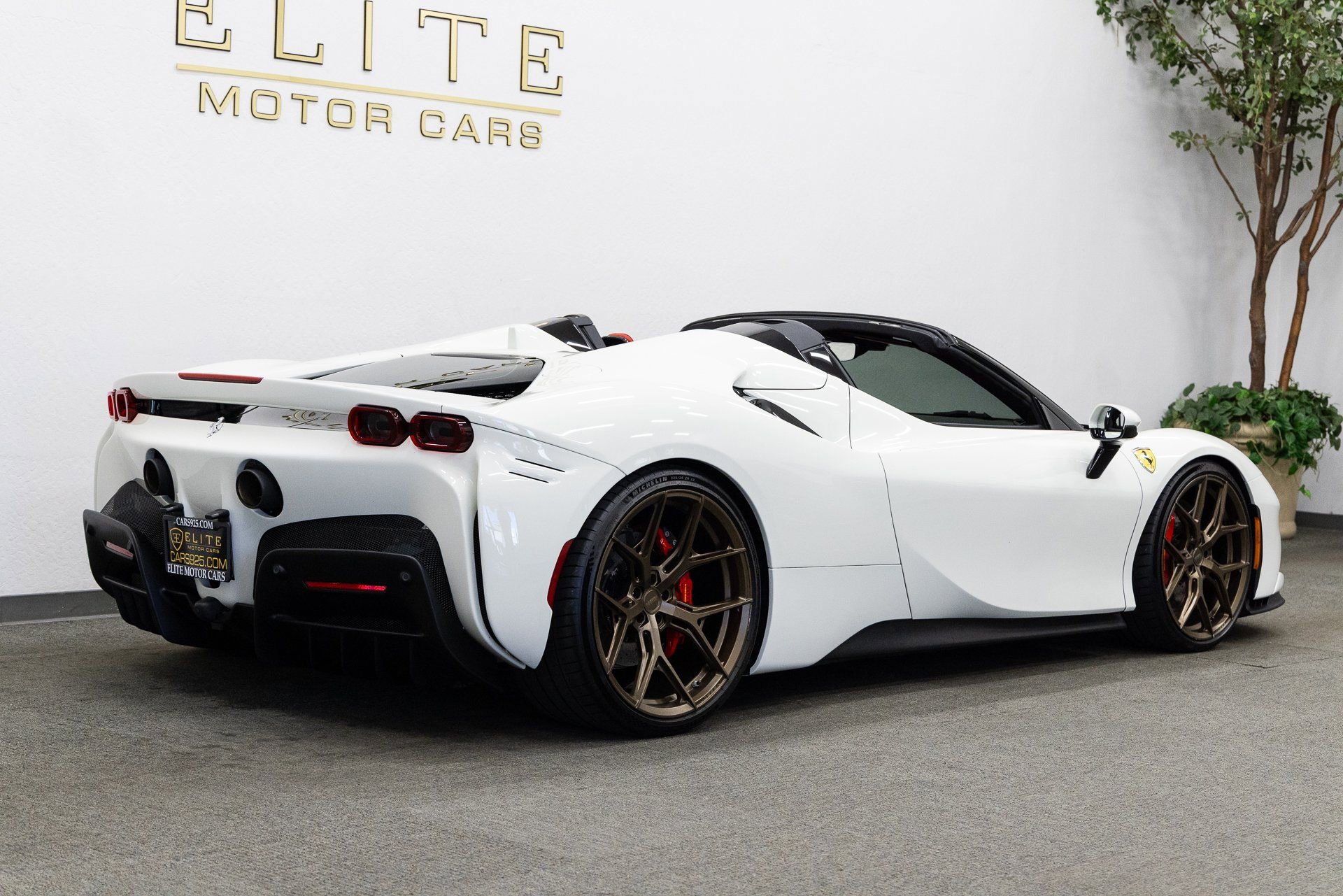 Used 2024 Ferrari SF90 Spider image 10