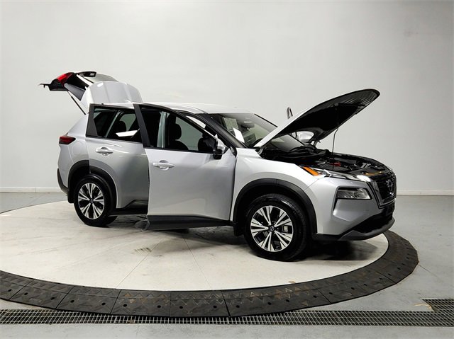 Used 2022 Nissan Rogue SV image 9