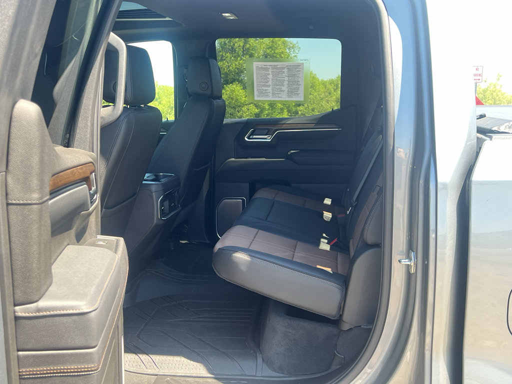 Used 2025 Chevrolet Silverado 1500 High Country AWD/4WD image 36