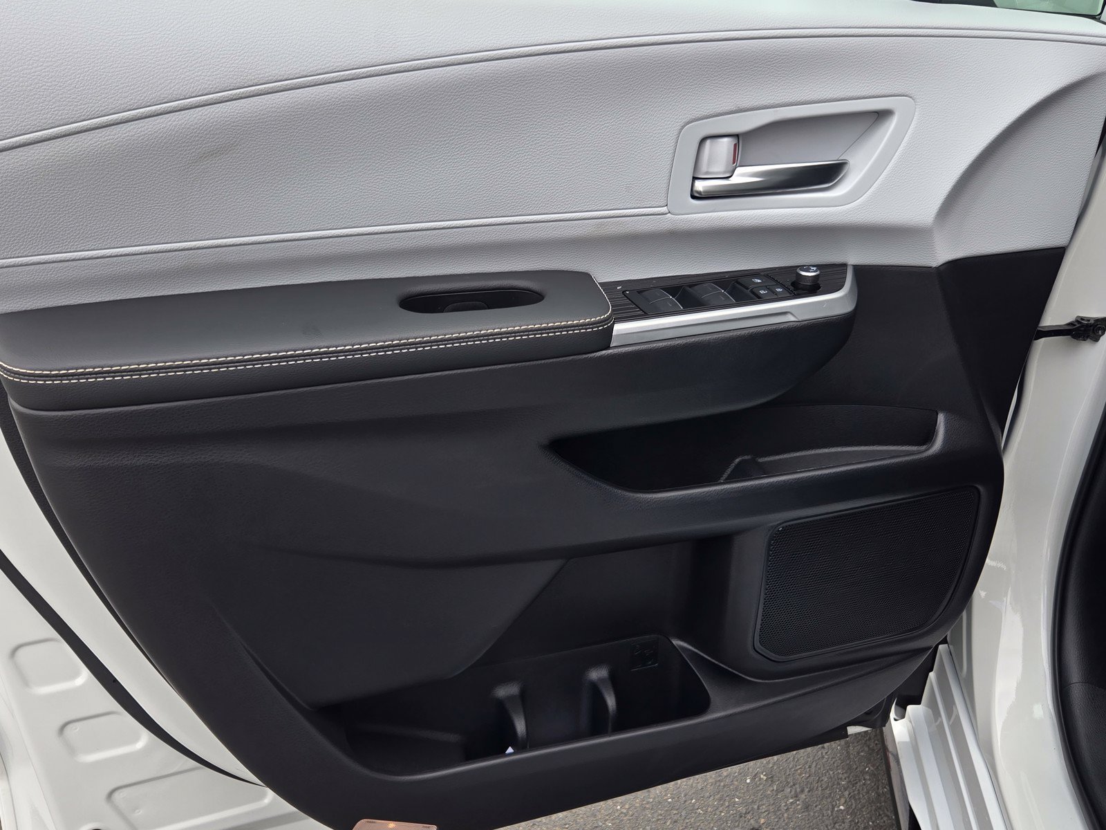 Certified 2026 Toyota Sienna XSE AWD/4WD image 9
