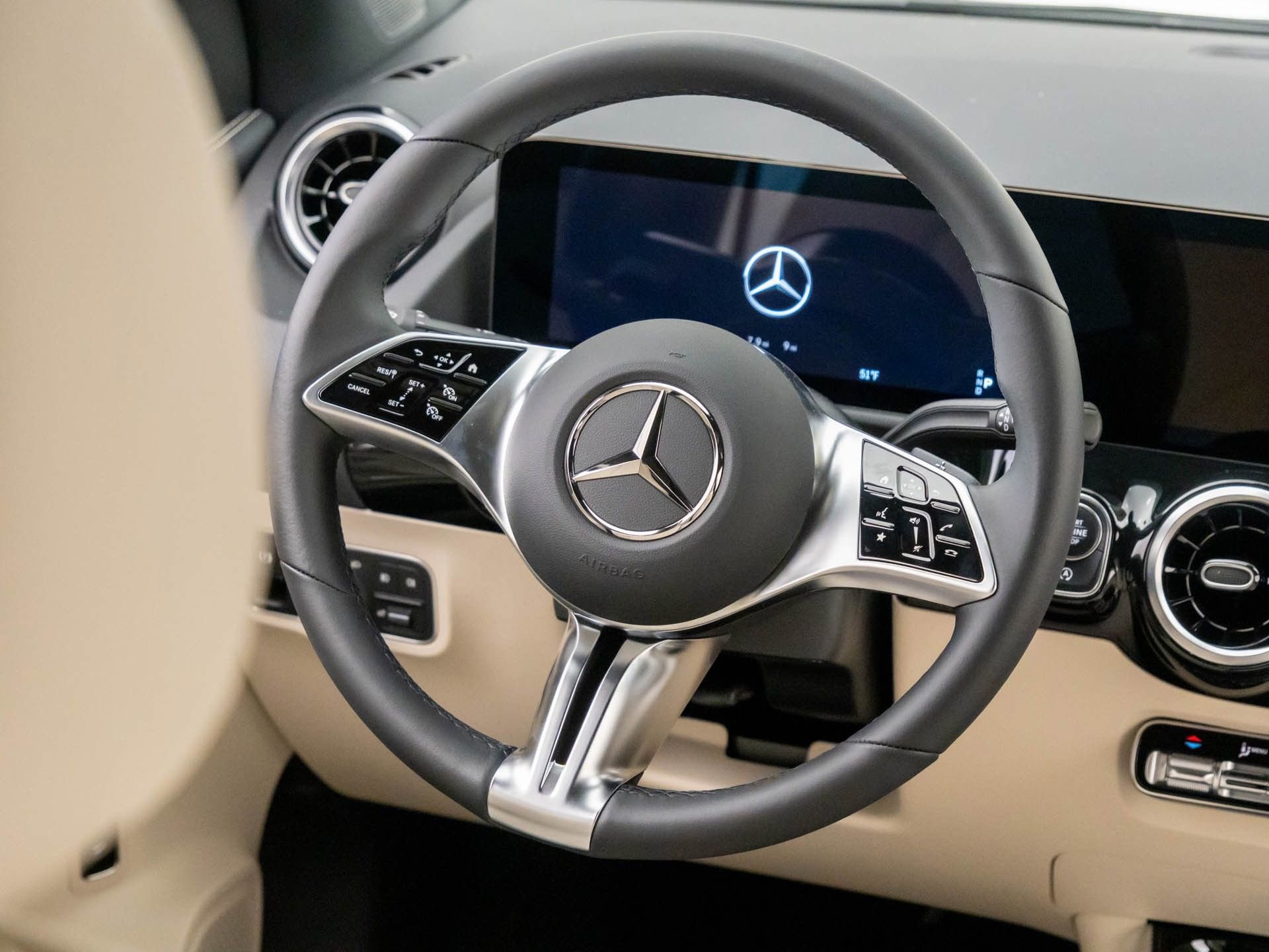New 2025 Mercedes-Benz GLA 250 4MATIC image 11