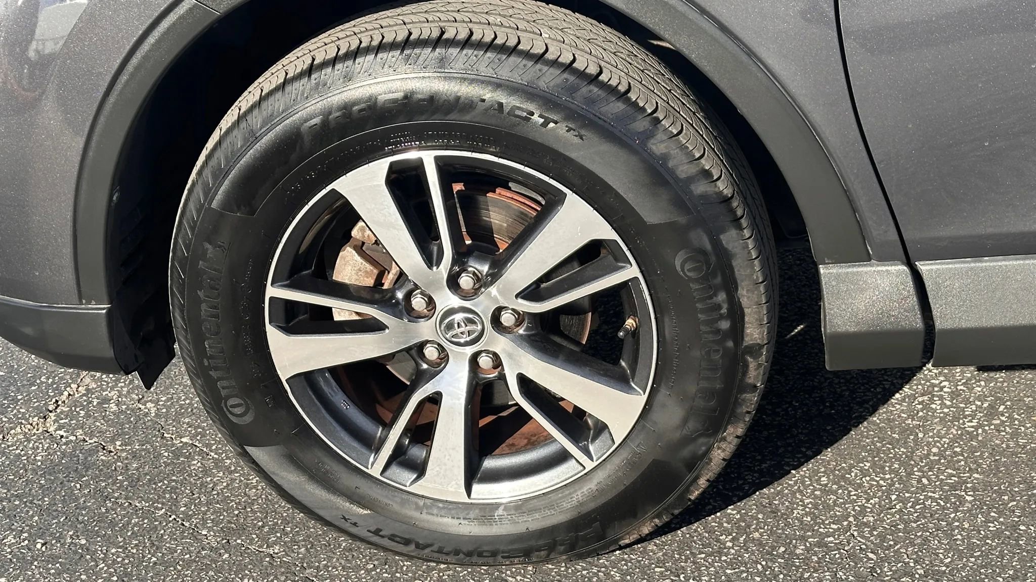 Used 2018 Toyota RAV4 XLE image 9