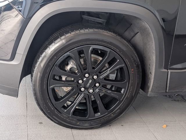 Certified 2023 GMC Acadia SLE w/ Driver Convenience Package image 4