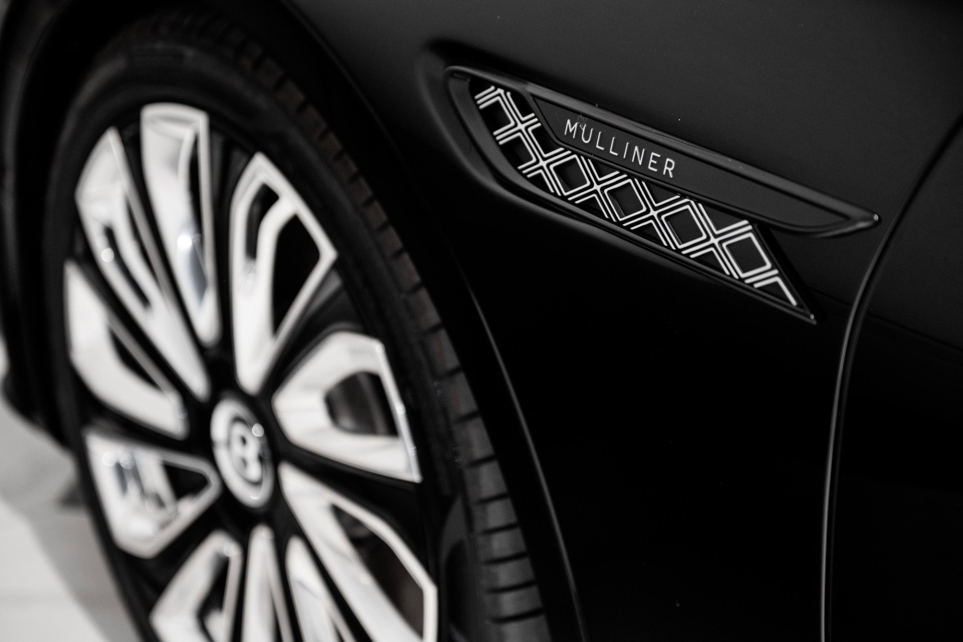 New 2026 Bentley Flying Spur Plug-In Hybrid image 14