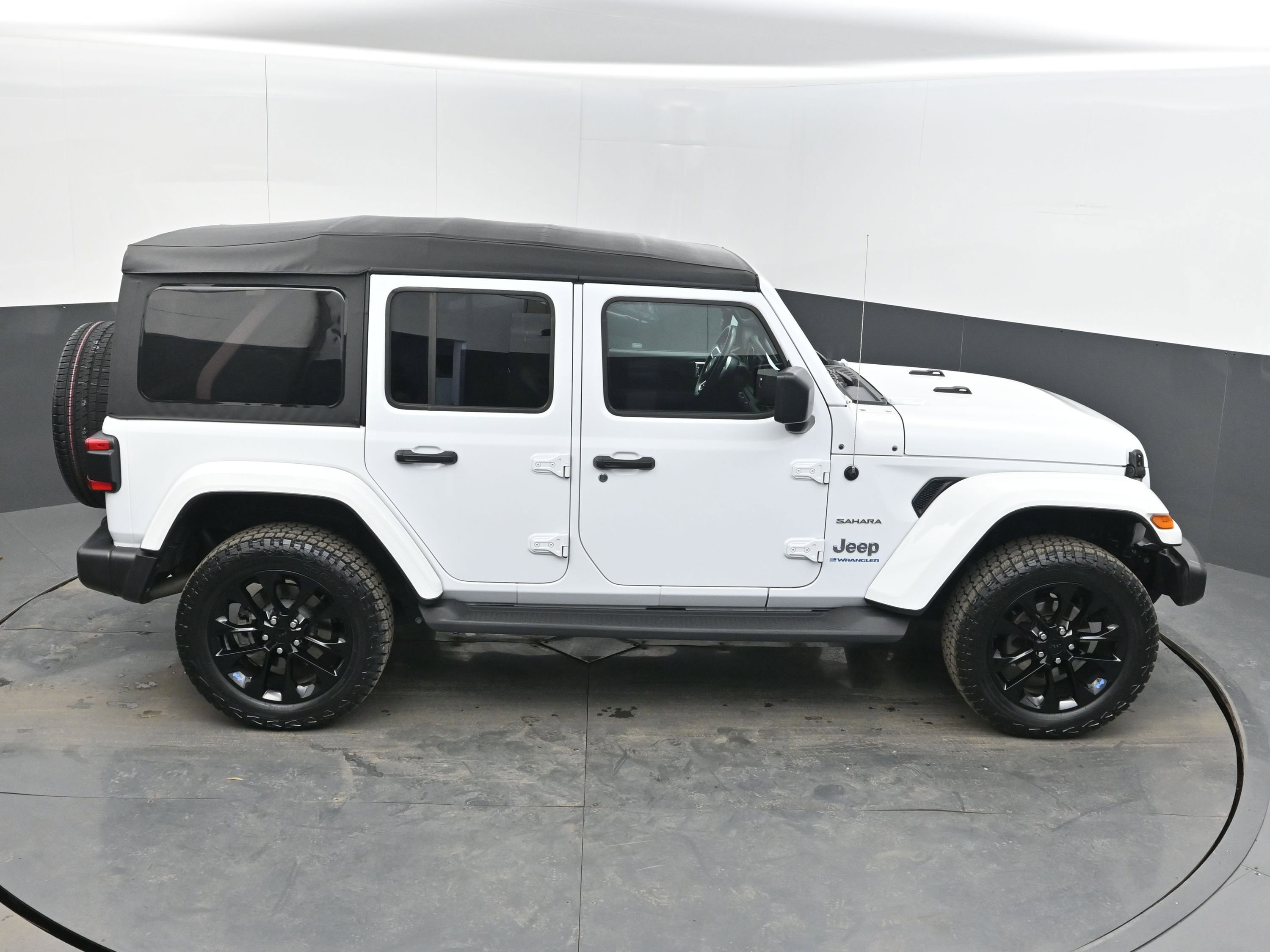 Used 2023 Jeep Wrangler Sahara w/ Cold Weather Group image 38