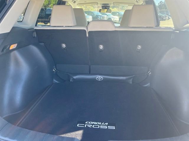 Used 2022 Toyota Corolla Cross LE image 11
