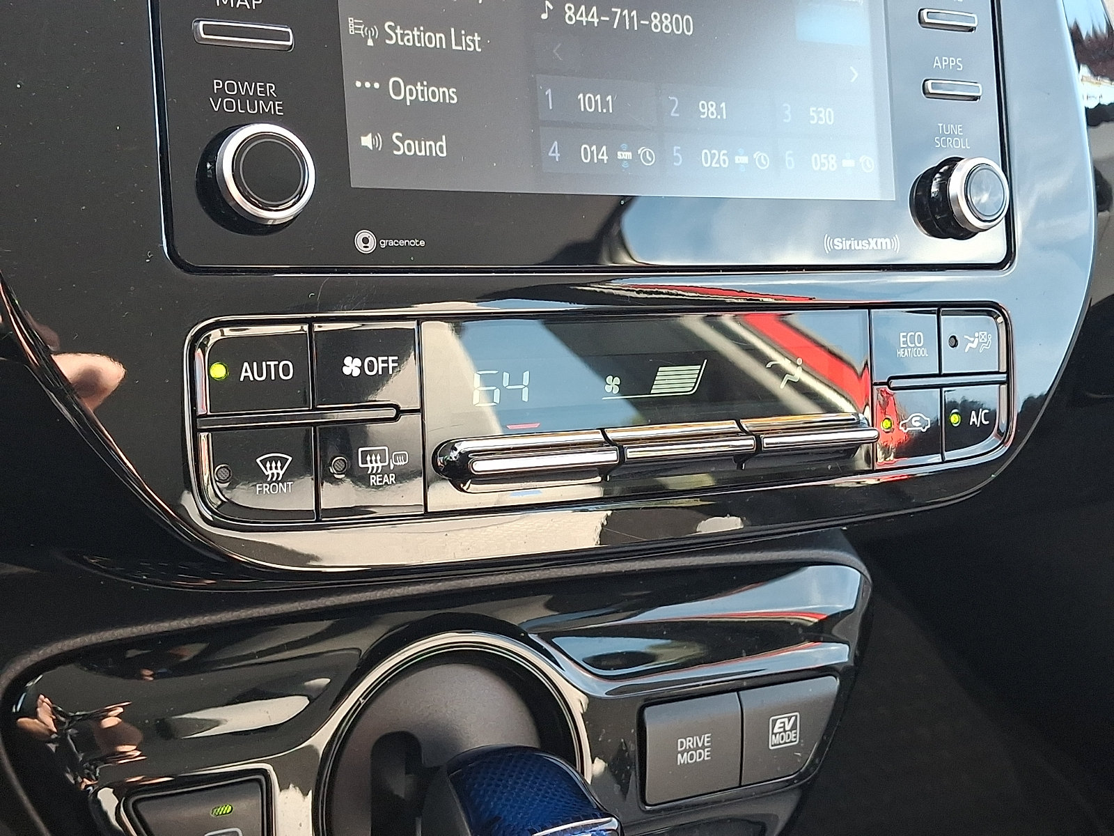 Used 2022 Toyota Prius LE FWD image 15
