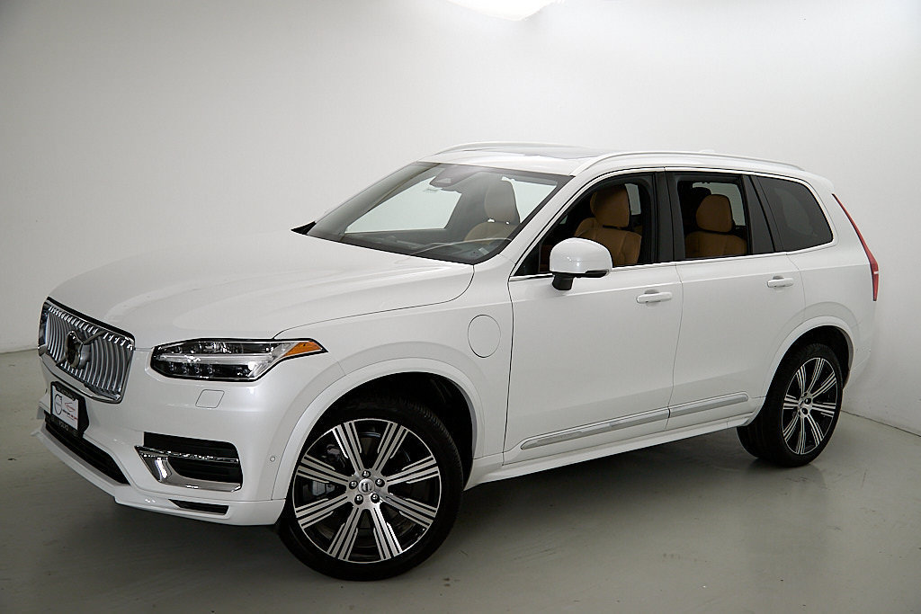 Certified 2024 Volvo XC90 T8 Ultimate w/ Protection Package Premier AWD/4WD image 3