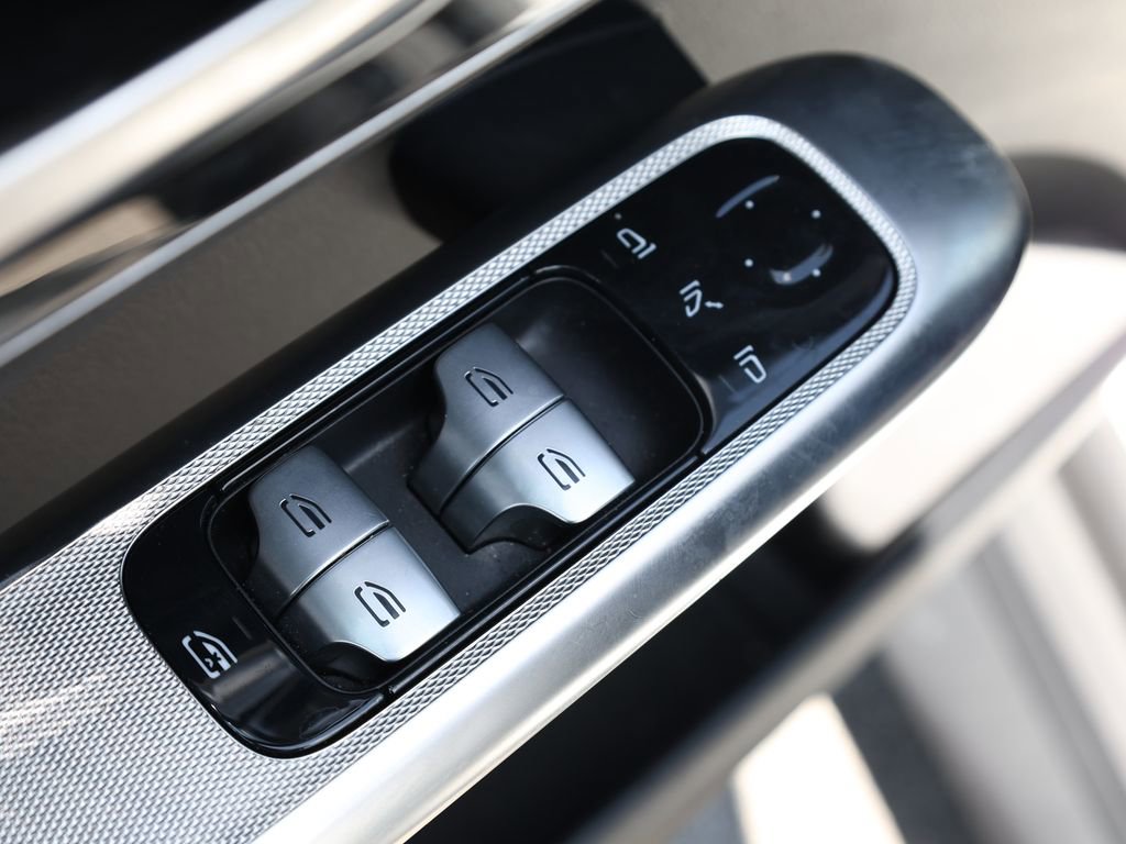 Used 2024 Mercedes-Benz GLC 300 image 12